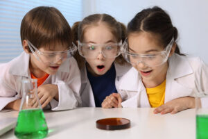 kids-doing-science-competition